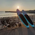 Les Pieds Dans L'eau Acces Direct A La ! グランビル