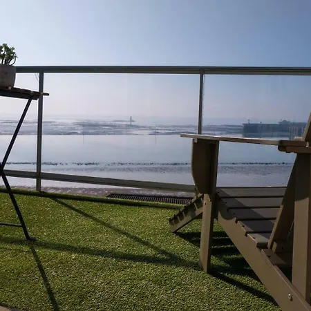 Les Pieds Dans L'eau Acces Direct A La ! Апартаменты