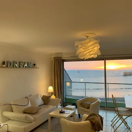 Les Pieds Dans L'eau Acces Direct A La ! Гранвиль