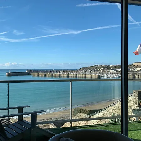 Les Pieds Dans L'eau Acces Direct A La !