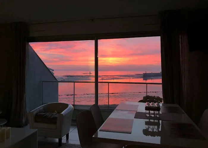 Les Pieds Dans L'eau Acces Direct A La ! *