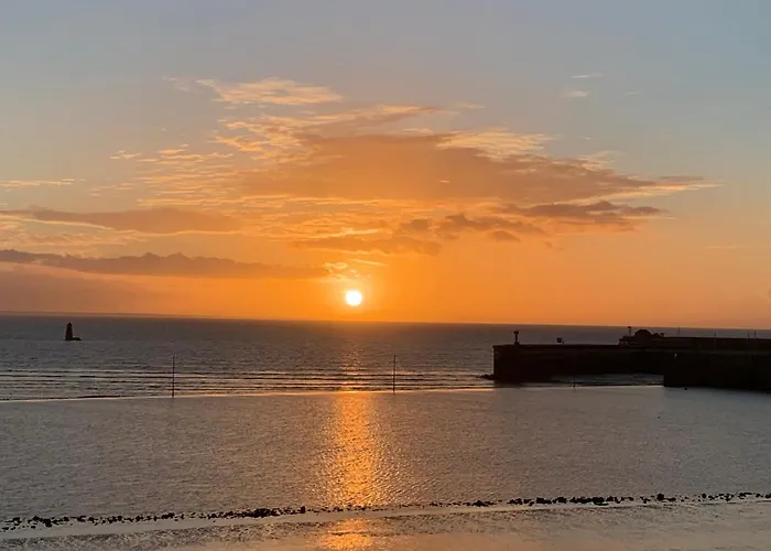 Les Pieds Dans L'eau Acces Direct A La ! * Гранвиль