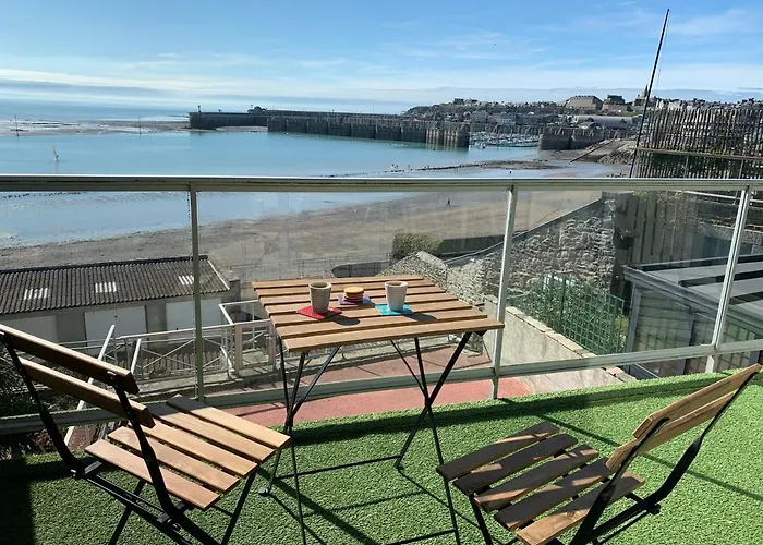 Les Pieds Dans L'eau Acces Direct A La ! * Гранвиль