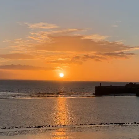 Les Pieds Dans L'eau Accès Direct à La ! * Granville